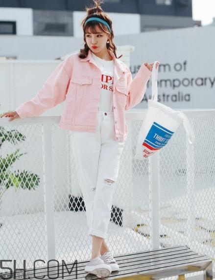 粉色衣服配什么顏色的褲子？粉色衣服搭配褲子圖片