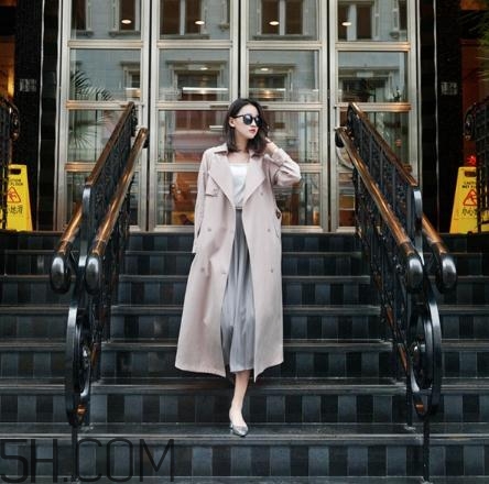 粉色衣服配什么顏色的褲子？粉色衣服搭配褲子圖片