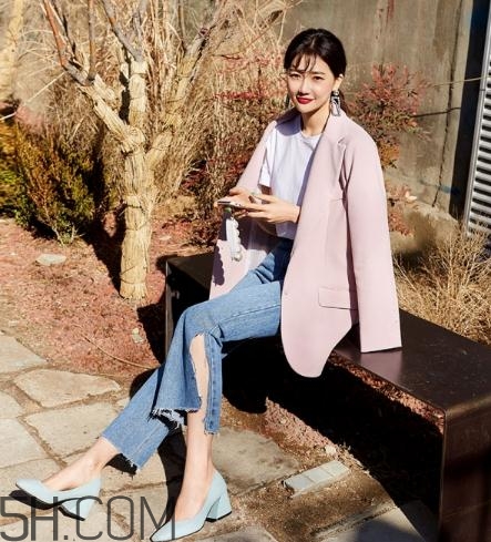 粉色衣服配什么顏色的褲子？粉色衣服搭配褲子圖片