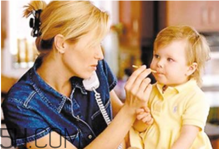 不宜喝蜂蜜的人群有哪些？蜂巢蜜和蜂蜜哪個(gè)好？