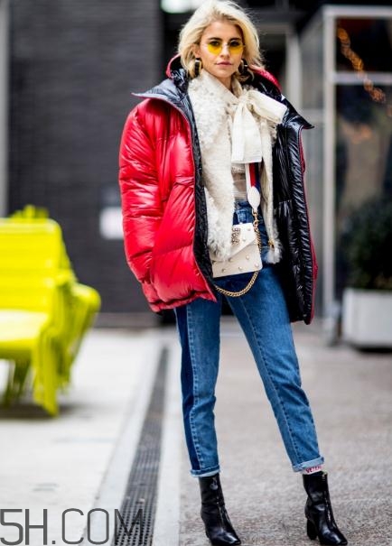 羽絨服配什么褲子好看？羽絨服搭配褲子圖片