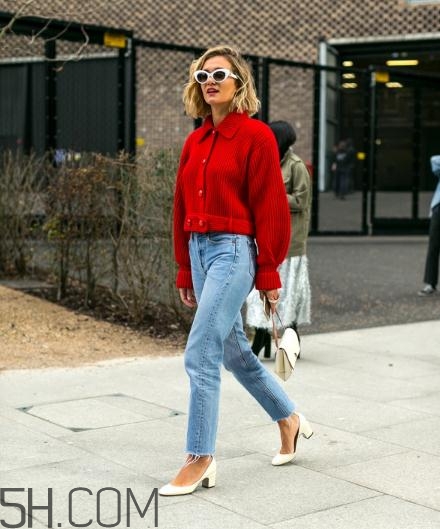 紅色衣服配什么顏色包包？紅色衣服搭配包包圖片