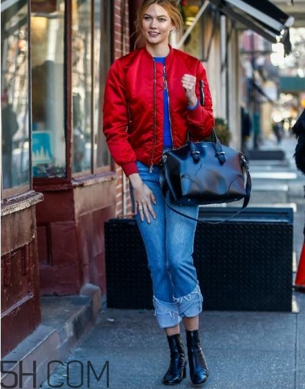 紅色衣服配什么顏色包包？紅色衣服搭配包包圖片