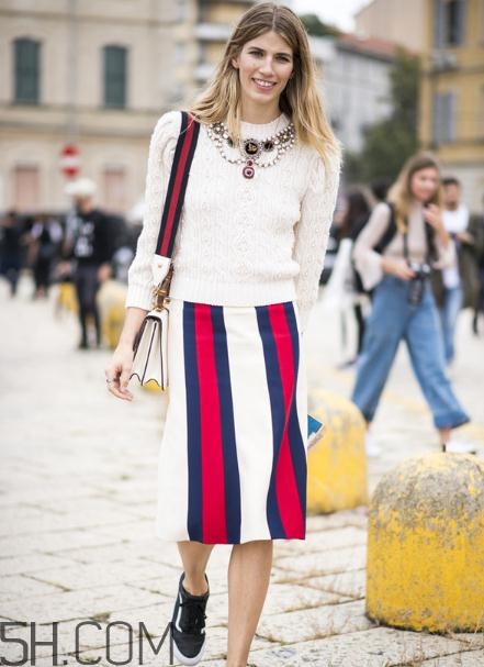 白色毛衣有油怎么洗掉？白色毛衣上的油漬如何處理？