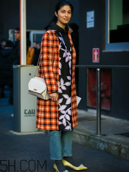 白色包包有劃痕怎么辦？白色包包上的劃痕能恢復(fù)嗎？