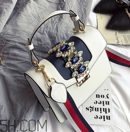 白色包包被衣服染色了怎么辦？白色包包染色怎么去除？