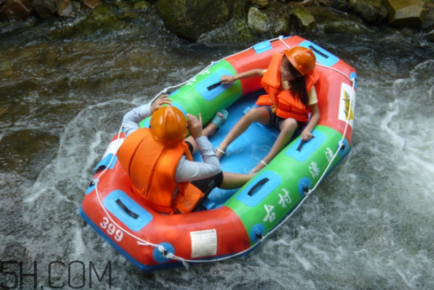 漂流小孩多大可以玩？漂流穿什么衣服鞋子合適？