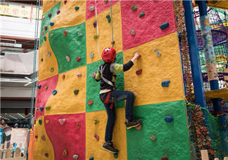 小孩攀巖的好處有哪些？戶(hù)外活動(dòng)對(duì)孩子的好處