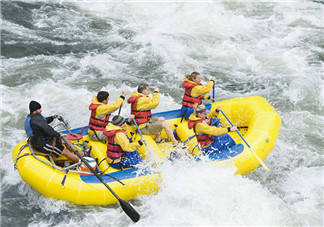 漂流小孩多大可以玩？漂流穿什么衣服鞋子合適？