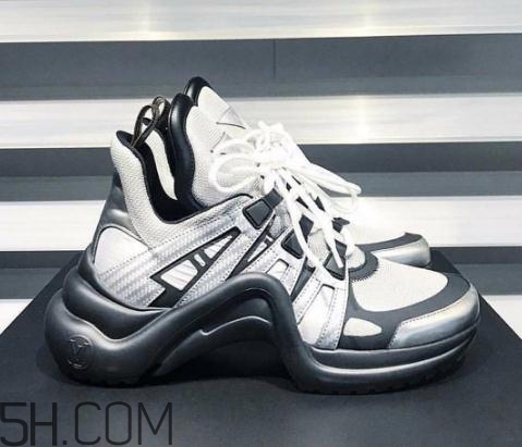 lv2018新款復(fù)古運動鞋多少錢？lv復(fù)古老爹鞋價格