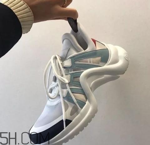 lv2018新款復(fù)古運動鞋多少錢？lv復(fù)古老爹鞋價格