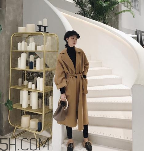 羊毛大衣會(huì)越穿越大嗎？羊毛大衣變形了怎么辦？