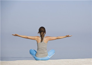 練瑜伽可以矯正駝背嗎？床上瑜伽有助睡眠減肥嗎？