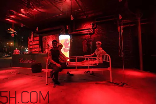 血色百威是什么？血色百威紅色的是什么？