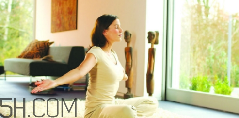 練瑜伽后多久可以洗澡？晚上練瑜伽后泡腳的好處