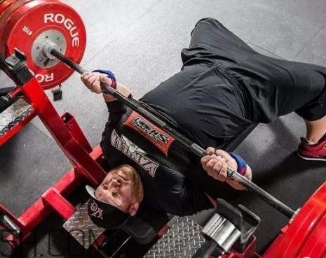 什么是斷頭臺(tái)臥推？杠鈴斷頭臺(tái)臥推怎么做？