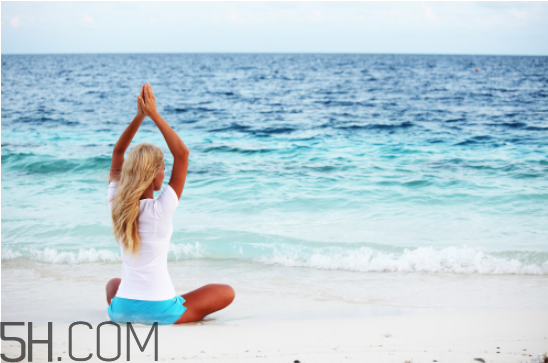 練形體的瑜伽動作有哪些？瑜伽后多久可以吃東西喝水？