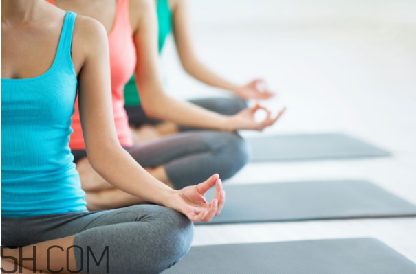 練形體的瑜伽動作有哪些？瑜伽后多久可以吃東西喝水？