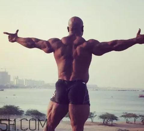 臥推要不要觸胸？臥推速度快好還是慢好？