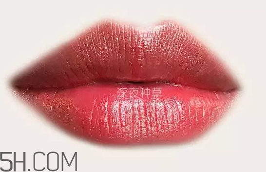 錦鯉色口紅是什么顏色？錦鯉色口紅試色