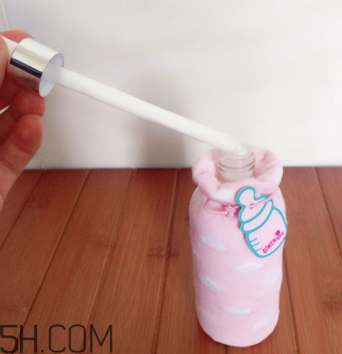 日吻牛初乳保濕提亮精華乳液怎么樣？多少錢？