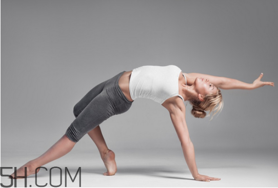 自學瑜伽從哪些體式入手？瑜伽能減肥嗎？