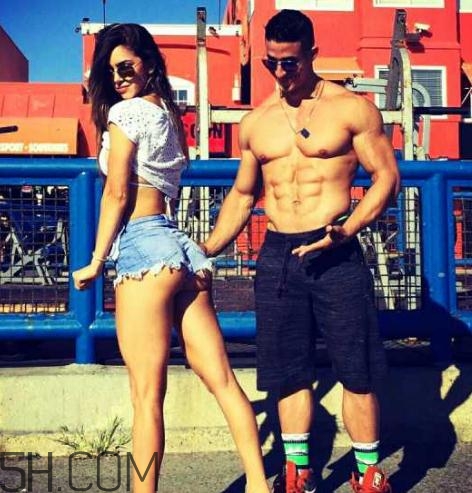 臀橋負(fù)重有危害嗎？負(fù)重臀橋的正確做法