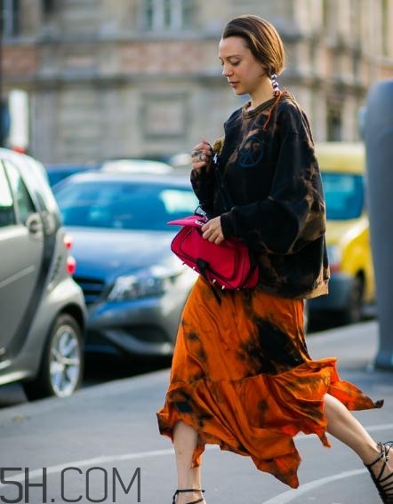 肩寬的女生適合穿衛(wèi)衣嗎？肩寬穿衛(wèi)衣好看嗎？