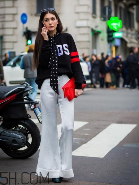 肩寬的女生適合穿衛(wèi)衣嗎？肩寬穿衛(wèi)衣好看嗎？