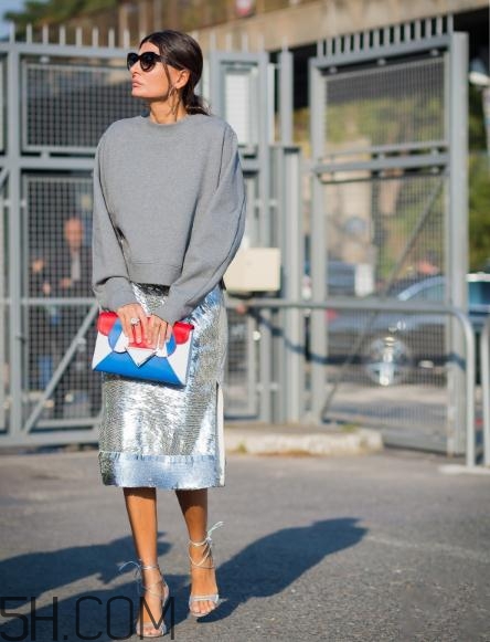 肩寬的女生適合穿衛(wèi)衣嗎？肩寬穿衛(wèi)衣好看嗎？