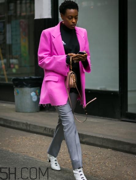 肩寬的女生冬天怎么穿？肩寬的女生冬天穿搭技巧