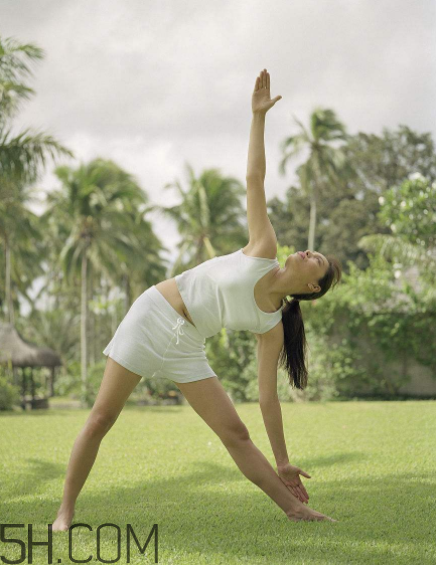 練瑜伽要穿內(nèi)衣嗎？練瑜伽會(huì)使小腿變粗嗎？