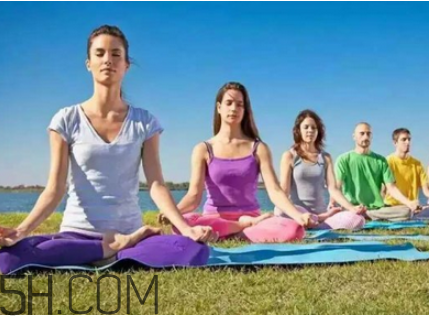 哺乳期練瑜伽要注意什么？哺乳期適合的瑜伽姿勢