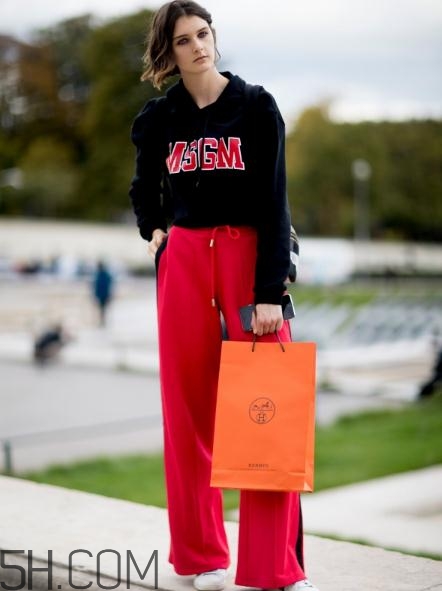 短發(fā)適合穿什么衣服？短發(fā)穿什么衣服好看？