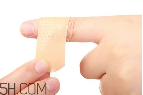 創(chuàng)可貼能沾水嗎？創(chuàng)可貼可以止血嗎