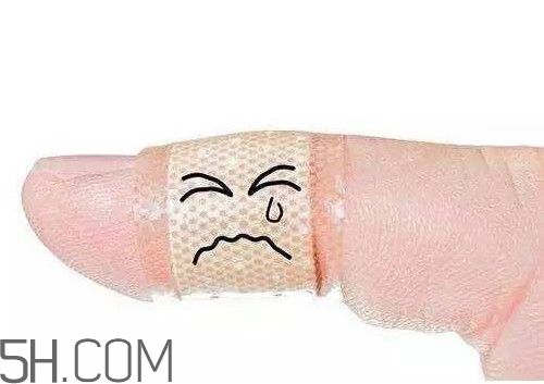 創(chuàng)可貼能洗澡用嗎？創(chuàng)可貼能貼嘴唇嗎