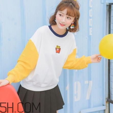 衛(wèi)衣搭配裙子好看嗎？衛(wèi)衣和裙子怎么搭配？