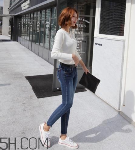 白毛衣上的鐵銹怎么洗掉？白色毛衣可以用84泡嗎？