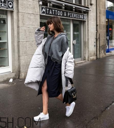 羽絨服配什么鞋子？羽絨服搭配鞋子圖片