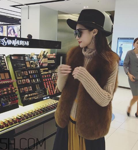 狐貍毛馬甲實(shí)用嗎？狐貍毛馬甲怎么打理？