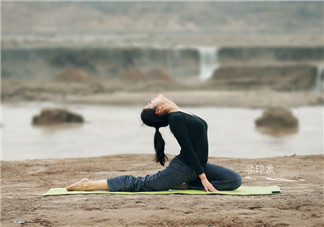 什么瑜伽豐胸效果好？睡前瑜伽動(dòng)作解析