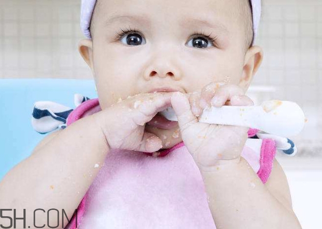 寶寶多大可以用創(chuàng)可貼？寶寶用創(chuàng)可貼注意事項(xiàng)