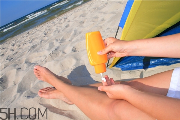 秋冬可以用50倍防曬霜嗎 倍數(shù)過高并不適合 秋冬可以用50倍防曬霜嗎 倍數(shù)過高并不適合