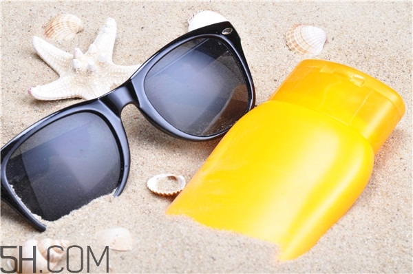 秋冬可以用50倍防曬霜嗎 倍數(shù)過高并不適合 秋冬可以用50倍防曬霜嗎 倍數(shù)過高并不適合