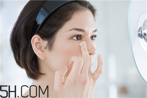 青春痘會(huì)長(zhǎng)在哪里？青春痘會(huì)癢嗎？