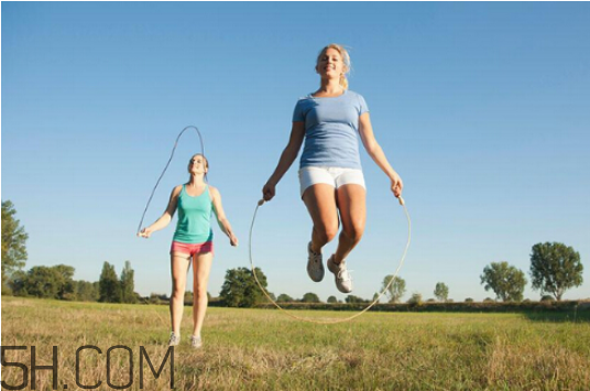 跳繩飯前好還是飯后好？跳繩跳多長時間合適？