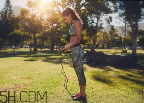 跳繩飯前好還是飯后好？跳繩跳多長時間合適？