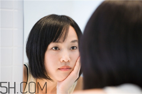 青春痘能不能擠？青春痘能用鹽水洗嗎？