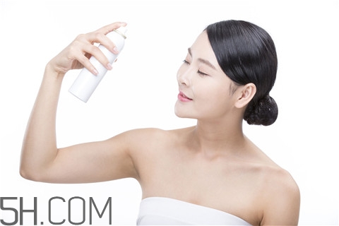 青春痘能用紅霉素軟膏嗎？青春痘能用蘆薈膠嗎？