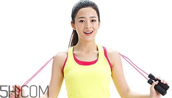 怎樣跳繩能減肚子贅肉？冬天跳繩不出汗能減肥嗎？